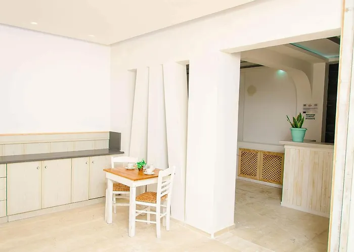 Ino 3* Kamari (Santorini)