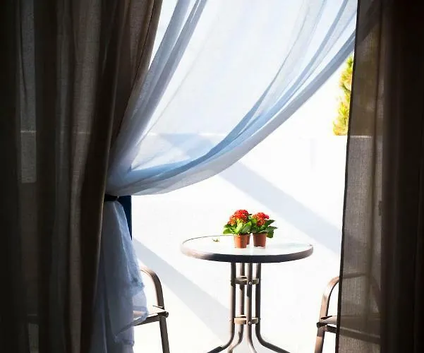 Ino Kamari (Santorini)