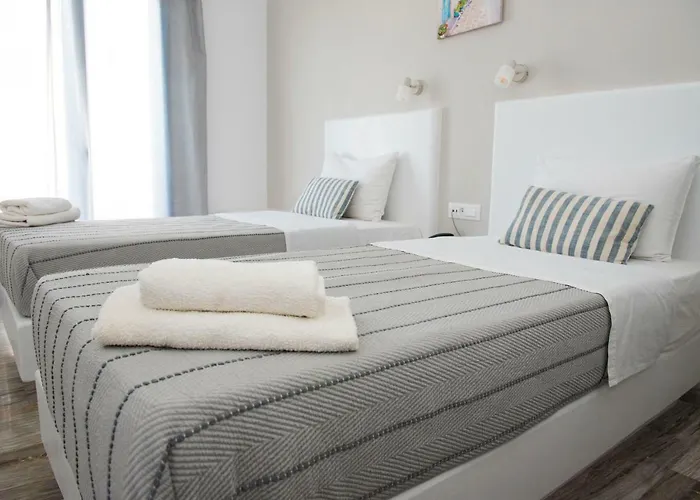 Ino Kamari (Santorini)