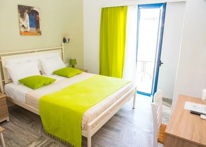 Ino 3* Kamari (Santorini)