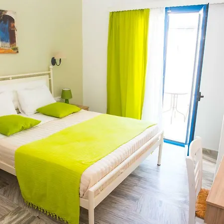 Ino 3* Kamari (Santorini)
